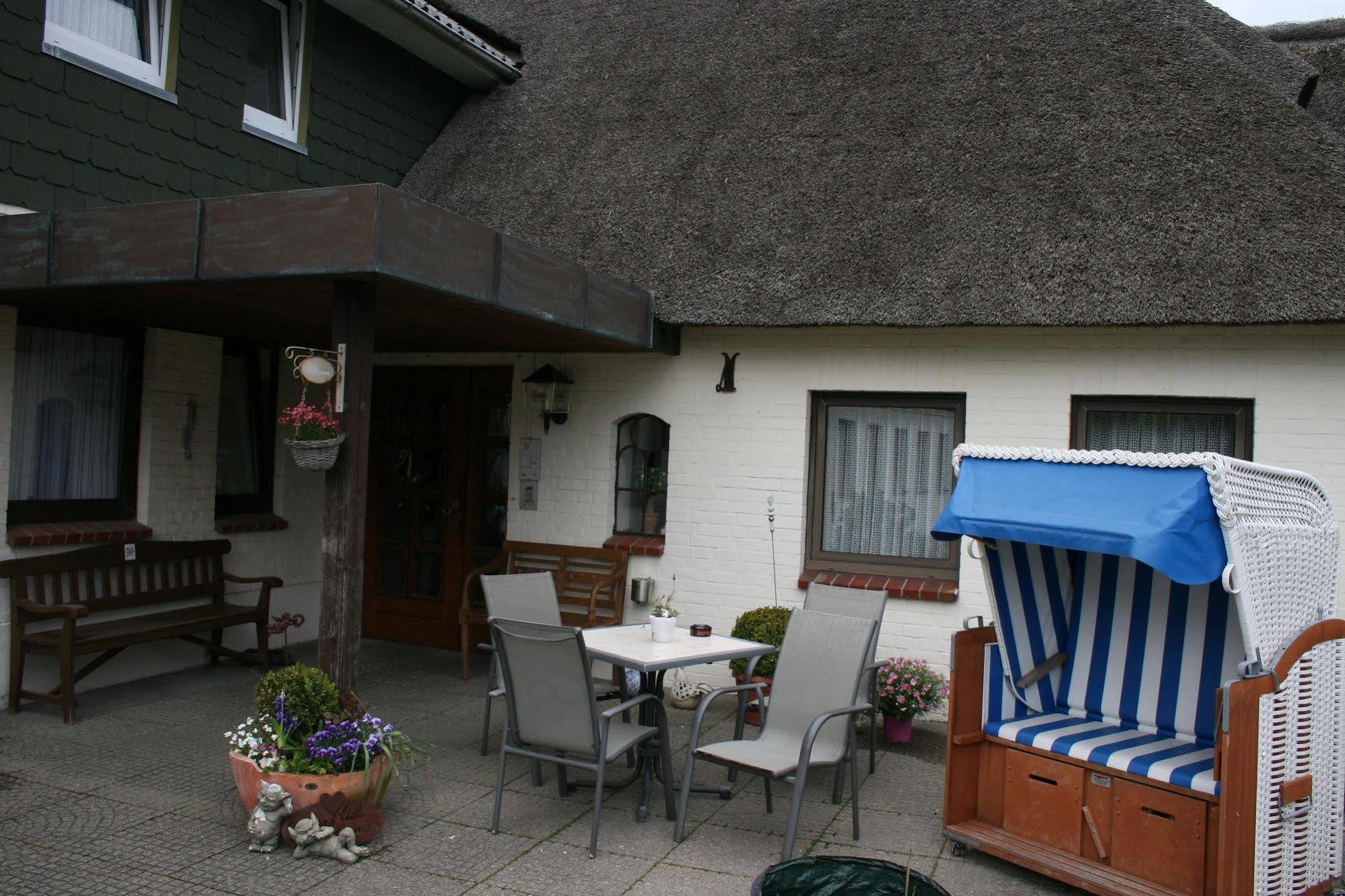 Hotel Garni Zur Post Utersum Exterior foto